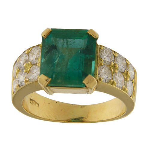 Bague en or jaune avec émeraude de 4,54 carats et diamants