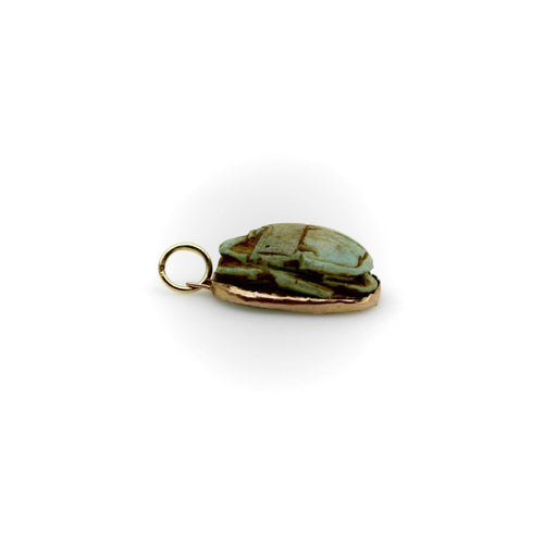 Pendentif Pendentif scarabée en faïence turquoise de style néo-égyptien avec monture en or 14 carats 58 Facettes A2003O