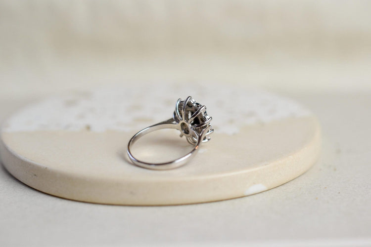 Bague 49 Bague Marguerite Or blanc Saphir 58 Facettes 3662