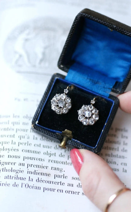 Boucles d'oreilles Dormeuses Marguerite Diamants Taille Rose 58 Facettes