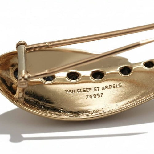 Broche Van Cleef & Arpels - Broche Feuille - Or jaune et Platine - Saphirs et Diamants 58 Facettes 1.0001076/1