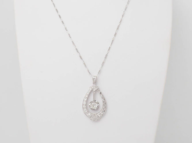 Collier Collier Art déco en or blanc et diamants 58 Facettes 33429