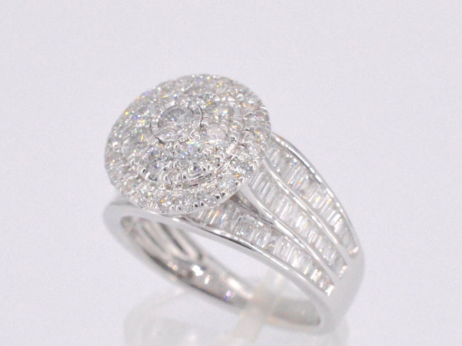 Bague 54 Bague entourage en or blanc avec diamants 58 Facettes 2041
