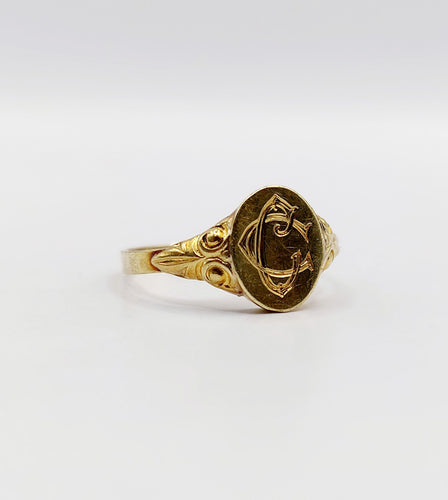 Bague chevalière Art Déco or jaune monogrammée CC (circa 1950) 58 Facettes A05980