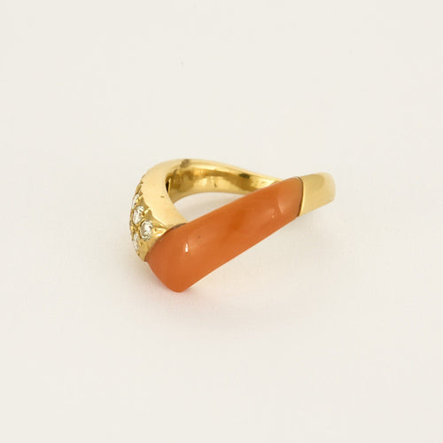 VAN CLEEF & ARPELS - Bague en or jaune, corail et diamants