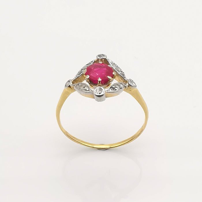 Bague 61 Bague ancienne or jaune, rubis, diamants 58 Facettes