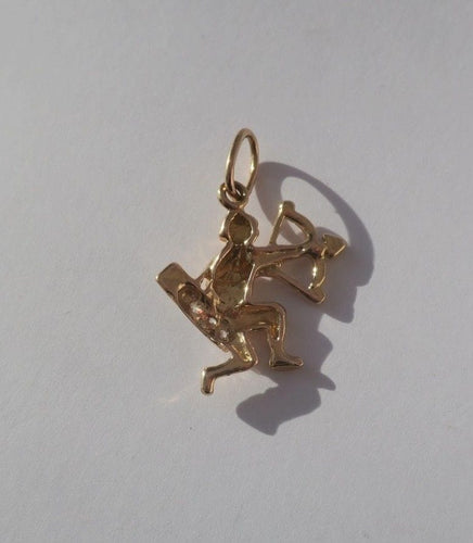 Pendentif Pendentif zodiaque Sagittaire en or rose 14 carats et pierres 58 Facettes