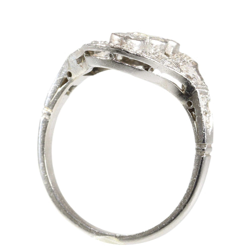 Bague 55 Géométrie en lumière : une bague Art déco en platine et diamant des années 1920 58 Facettes 25282-0064