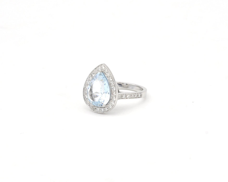 Bague Bague en or blanc avec aigue-marine et diamants 58 Facettes