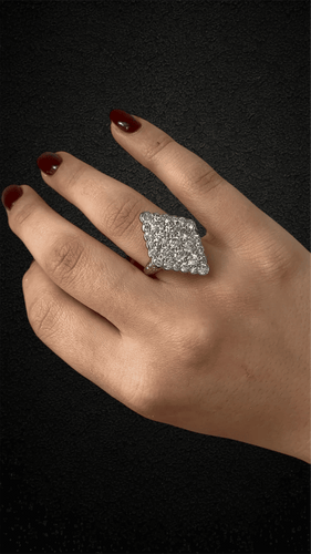 Bague Magnifique bague en forme de losange sertie de diamants 58 Facettes