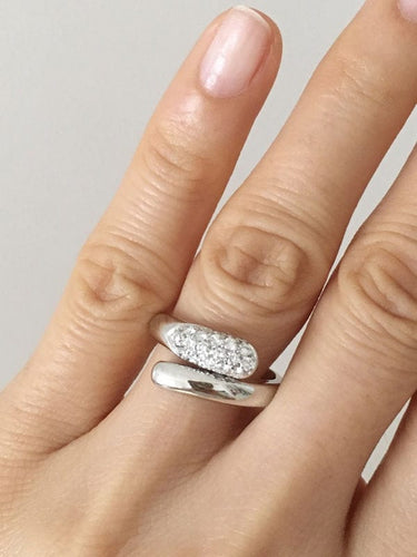 Bague 50 Bague BVLGARI modèle Astrea en or blanc 18K et diamants 58 Facettes