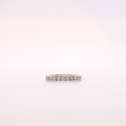 Bague Alliance demi-tour or blanc et diamants serti rail 58 Facettes