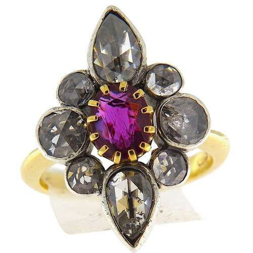 Bague 56 Bague en or jaune et argent ornée de roses en diamants et d'un rubis central 58 Facettes G3858
