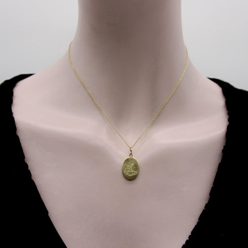 Pendentif breloque lion Ave Maria gravé à la main en or victorien