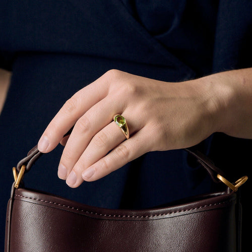 Bague 53,5 Bague jonc en or jaune et péridot 58 Facettes VEN0058