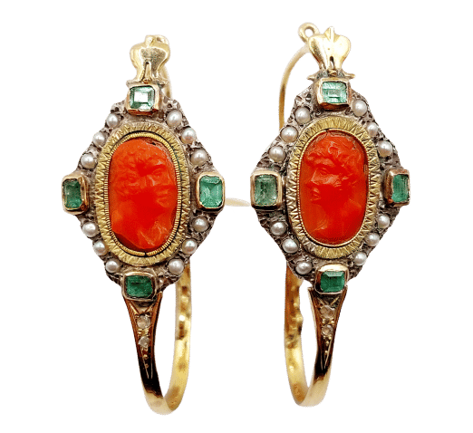 Boucles d'oreilles Dormeuses XXL poissardes victoriennes or jaune, camée corail, émeraudes (circa 1850 58 Facettes A06366