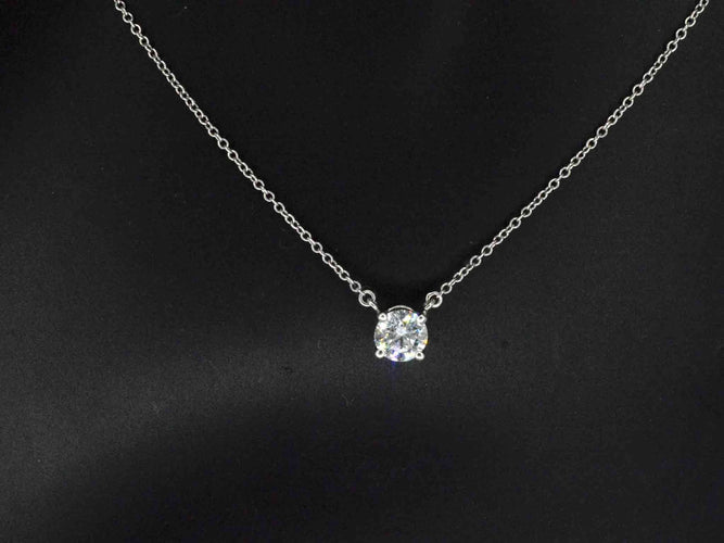 Collier Tiffany & Co - Collier solitaire en platine et diamant naturel 0,60 ct 58 Facettes 5194