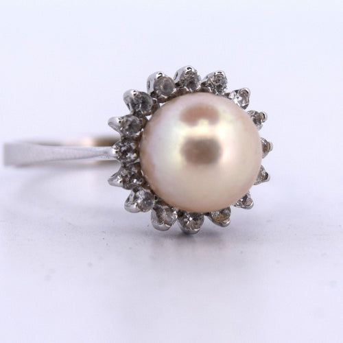 Bague 53 Bague en or blanc avec perle naturelle et diamants 58 Facettes