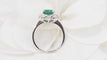Bague 53 Bague entourage en or blanc, émeraude de Zambie et diamants 58 Facettes 32690