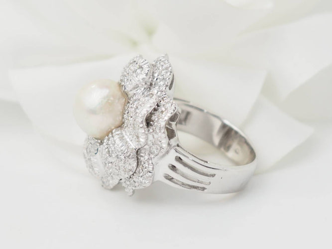 Bague 51 Bague Fleur en or blanc, perle de culture et diamants 58 Facettes 33405