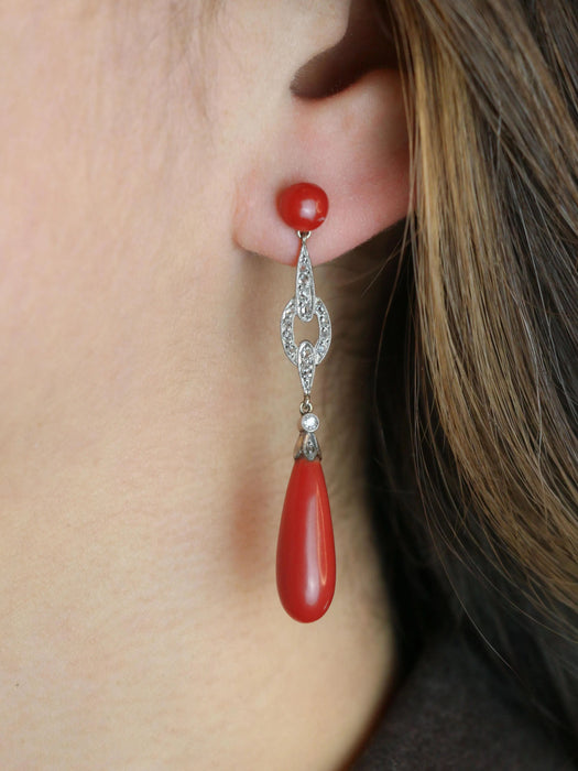 Boucles d'oreilles pendantes Art Deco corail rouge diamants taille rose