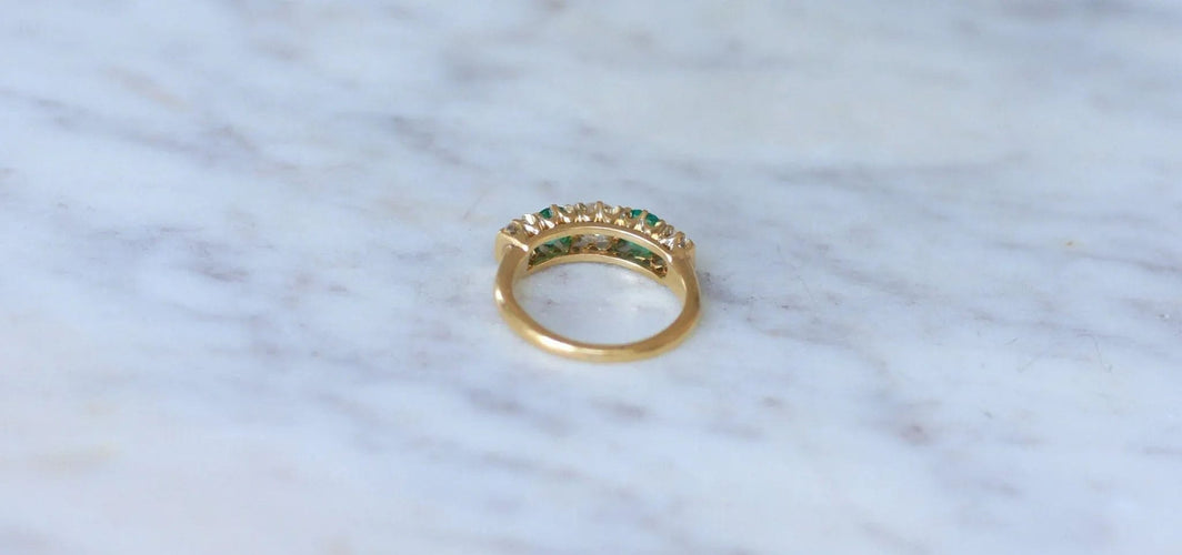 Bague Bague Jarretière Emeraudes et Diamants Or Jaune 58 Facettes