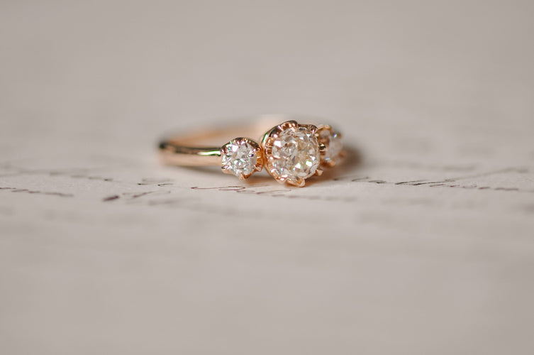 Bague Bague en or jaune avec diamants Old Mine 58 Facettes