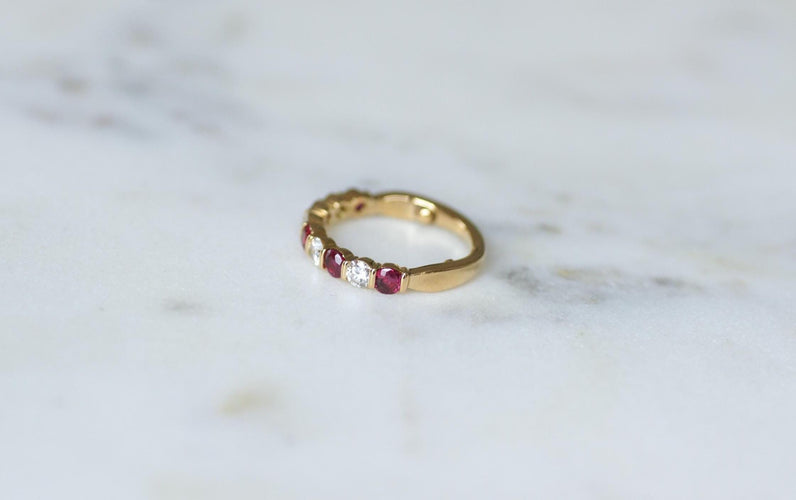 Bague 50 Bague Demi Alliance Rubis et Diamants sur Or jaune 58 Facettes