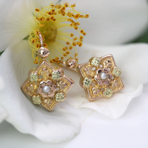 Boucles d'oreilles Dormeuses anciennes losangiques perles fines 58 Facettes 25-106