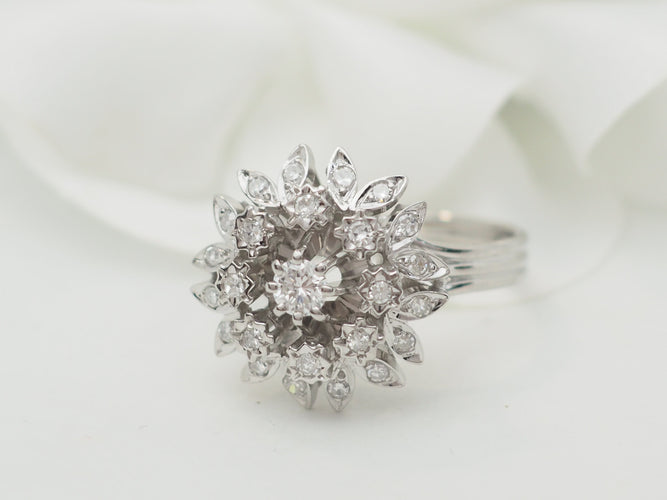 Bague 54 Bague Fleur en or blanc et diamants 58 Facettes 33233