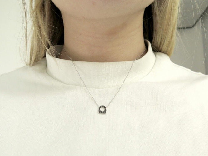 Collier collier FRED success mini etrier en or blanc & diamants noirs 58 Facettes 260186