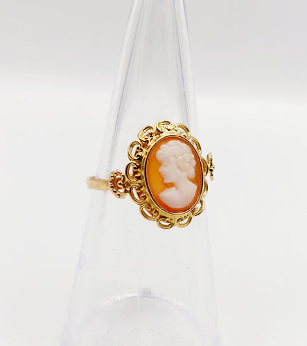Bague 52.5 Bague vintage or jaune, camée sur coquille 58 Facettes A06091