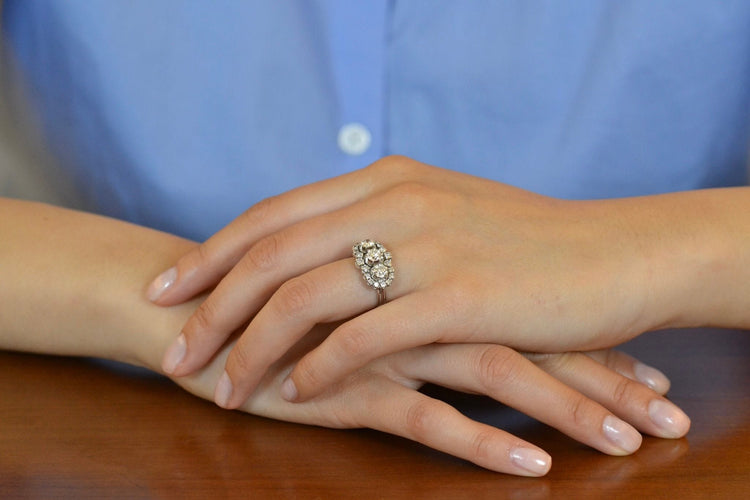 Bague vintage trois diamants 58 Facettes 27520