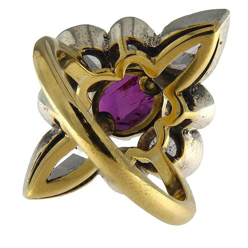 Bague 56 Bague en or jaune et argent ornée de roses en diamants et d'un rubis central 58 Facettes G3858