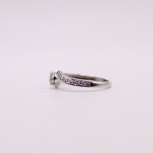 Bague Solitaire diamants et or blanc serti couteau et pavage sur le corps 58 Facettes