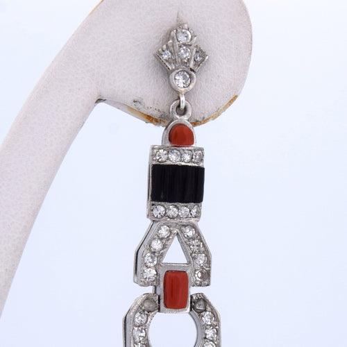 Boucles d'oreilles Boucles d'oreilles Art déco en platine ornées d'onyx, de corail et de diamants de 1,50 ct 58 Facettes OR156