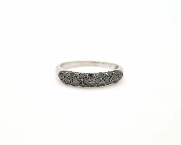 bague en or blanc et diamant noir