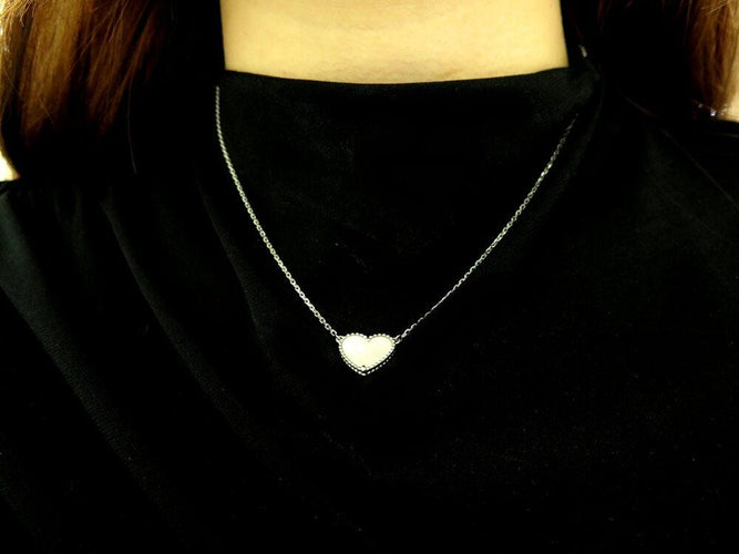 Collier collier VAN CLEEF & ARPELS chanceux alhambra coeur nacre ou 18k 58 Facettes 268918