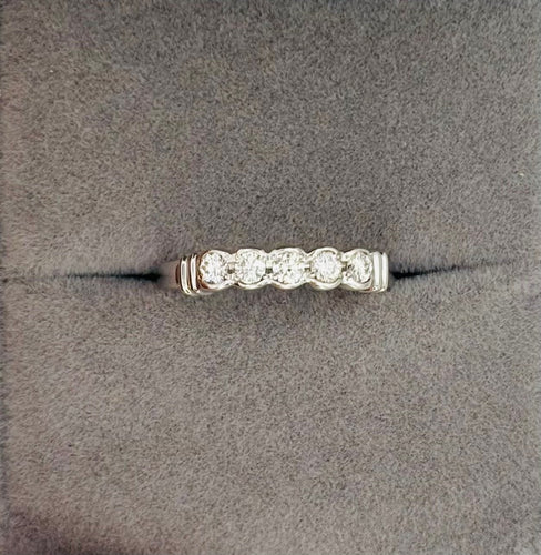 Bague 52 Bague en or blanc et diamant. 58 Facettes 50144