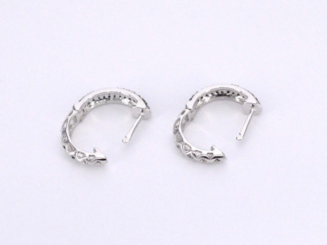 Boucles d'oreilles Boucles d'oreilles en or blanc avec diamants noirs 58 Facettes 2227