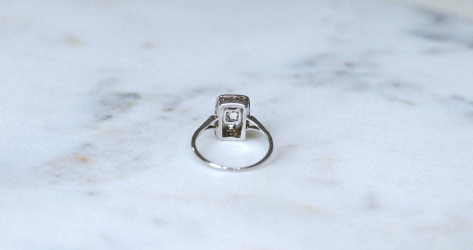 Bague 56 Bague Art Déco rectangulaire or blanc, diamants 58 Facettes