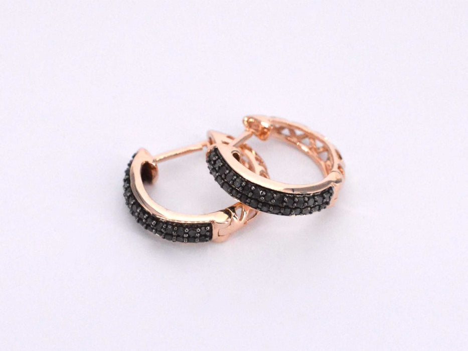 Boucles d'oreilles en or rose avec diamant noir