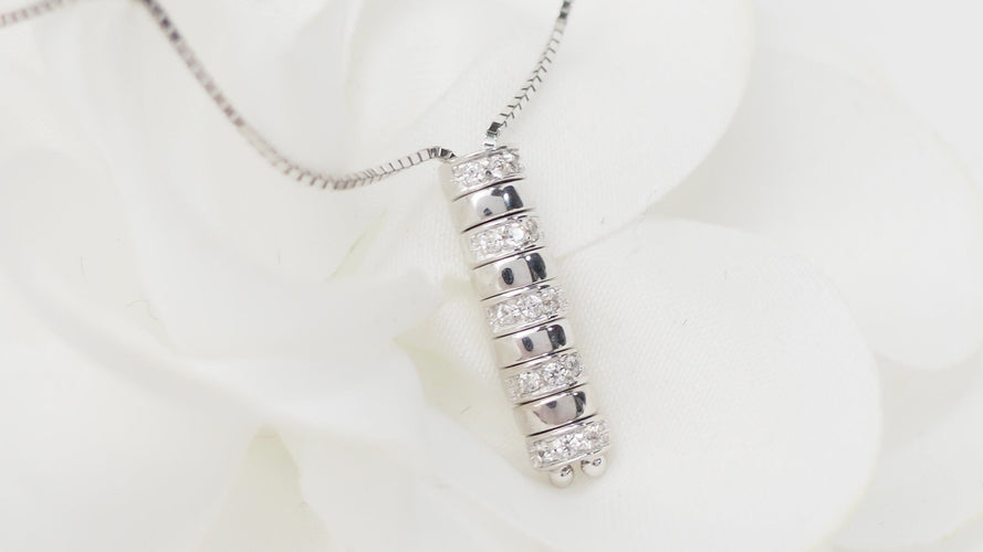 Collier Collier en or blanc et diamants 58 Facettes 31978