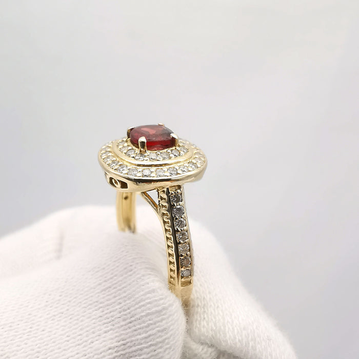 Bague 52 Bague or jaune rubis & diamants 58 Facettes