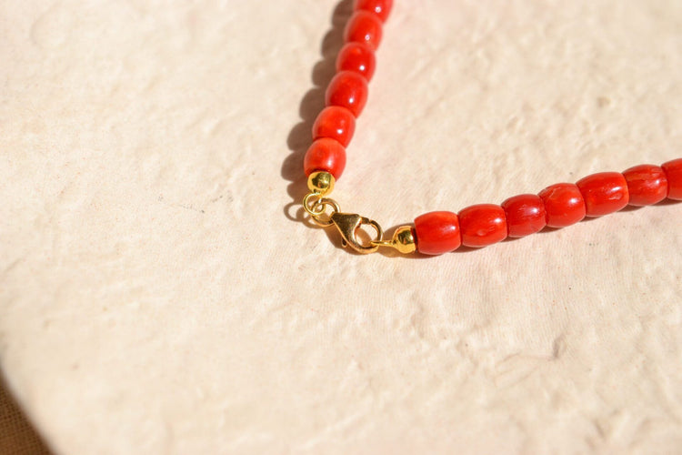 Collier Collier en or jaune orné de perles de Corail 58 Facettes Ref3501