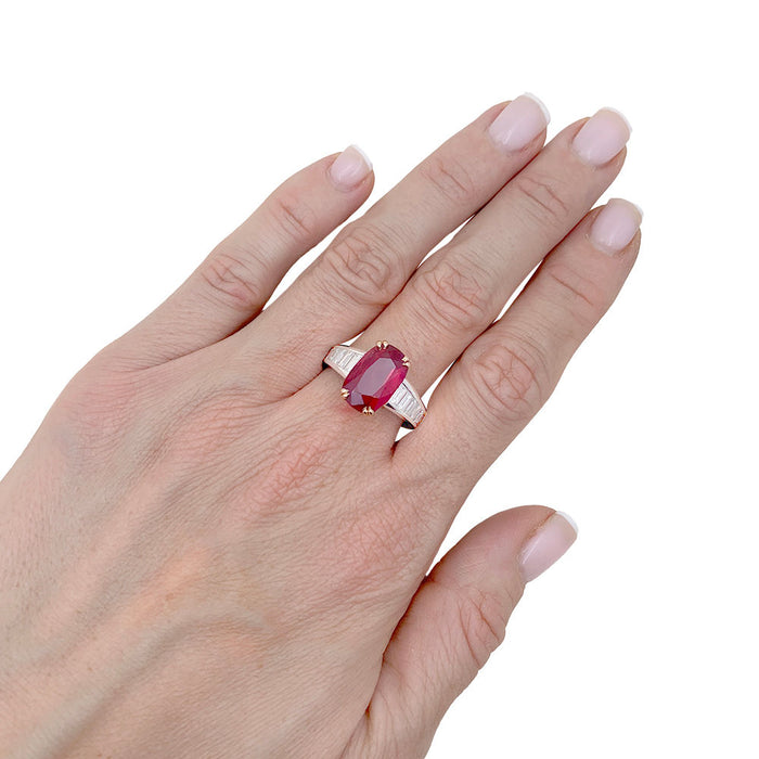 Bague deux ors, diamants, rubis.