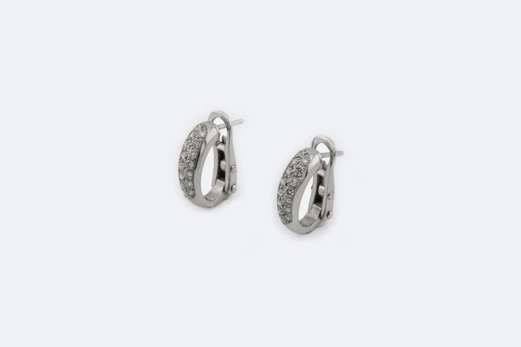 Boucles d'oreilles en or blanc avec diamants