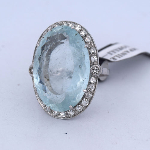 Bague 56 Bague en or blanc avec aigue-marine et diamants 58 Facettes