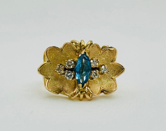 Bague 57 Bague vintage en or jaune avec aigue-marine marquise et diamants 58 Facettes 50300