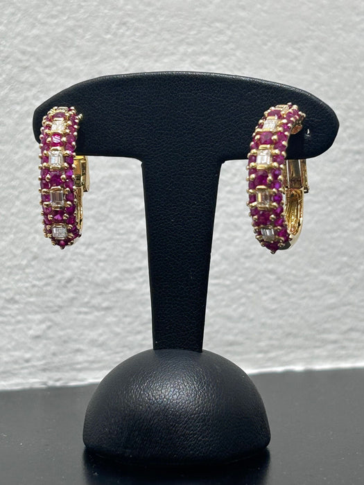 Boucles d'oreilles Clips d'oreilles en or jaune diamants et rubis 58 Facettes 248593